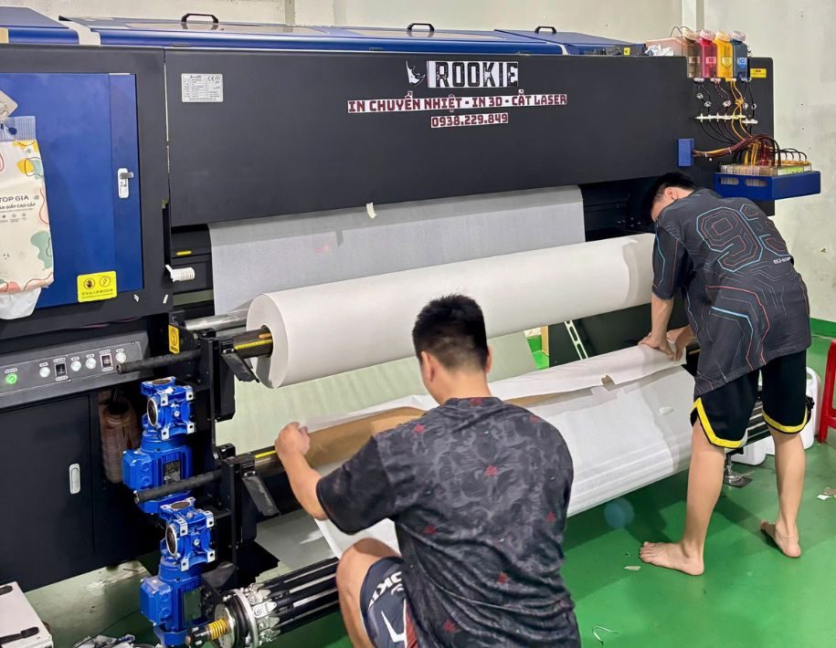 Máy in khổ lớn tại xưởng